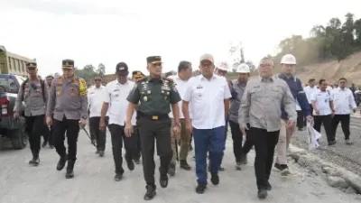 Pangdam IM Bersama Pj Gubernur Aceh Tinjau Progres Pembangunan Ruas Jalan Tol Sibanceh