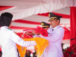 Pj Wali Kota Ade Surya Memimpin Upacara Penurunan Bendera HUT Kemerdekaan ke-79 RI