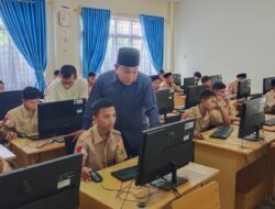 Kacabdindik Wilayah Kota Banda Aceh dan Aceh Besar Tinjau Pelaksanaan Posttes Literasi Numerasi di SMKN 1 Al Mubarkeya
