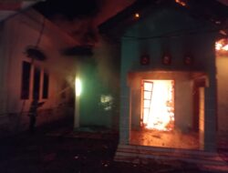 Kebakaran Hanguskan Gedung PKK Gampong Lamteungoh Peukan Bada