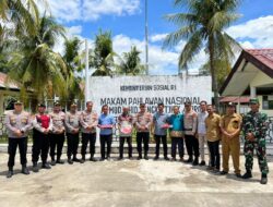 Sambut HUT Ke-79 RI, Kapolres Aceh Besar Bagikan Bendera Merah Putih Kepada Masyarakat Indrapuri