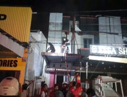 Dua unit Rumah di Lampaseh Kota Hangus Terbakar, Tujuh Armada Padamkan Api