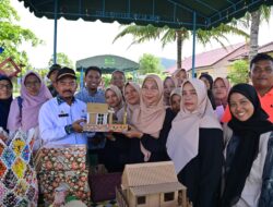 Asisten II Setdakab Aceh Besar Monitoring KKN Mahasiswa UGM di Pulo Nasi