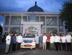 Pj Gubernur Aceh Serahkan Bantuan Ambulance untuk Masyarakat Gampong Pineung
