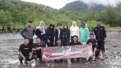Peringati HUT ke-79 RI, Pemuda Sabang Tanam Mangrove di Jaboi