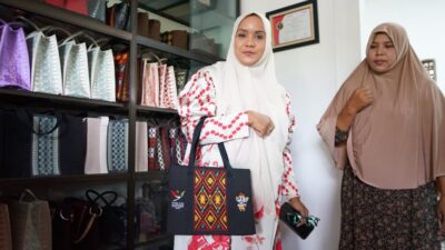 Produk Tas Bordir Perajin Aceh Jadi Souvenir Tamu PON XXI