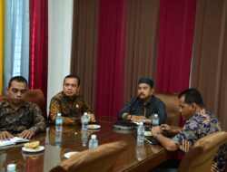 Asisten II Setdakab Aceh Besar Ikuti Zoom Meeting PKS BUMN dan BUMD Sektor Penambangan dan Pengelolaan Sampah