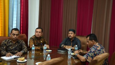 Asisten II Setdakab Aceh Besar Ikuti Zoom Meeting PKS BUMN dan BUMD Sektor Penambangan dan Pengelolaan Sampah