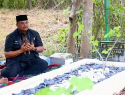 Pj Gubernur Aceh Ziarah ke Makam Ayahanda di Gampong Reudeup Montasik