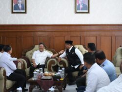 Pj Gubernur Aceh Sambut Menteri Kelautan dan Perikanan RI di Bandara SIM