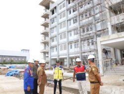 Pj Bupati Aceh Besar Tinjau Progres Pembangunan Venue PON dan Wisma Atlet 