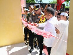 Pj Bupati Aceh Besar Dampingi Kapolda Aceh Serahkan Kunci Rumah Dhuafa di Ladong