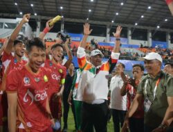 Juarai Grup A Cabor Sepakbola PON XXI, Pj Gubernur Safrizal Kembali Serahkan Bonus