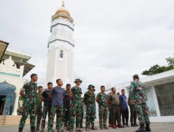 Kodam Iskandar Muda Gelar Pembersihan Menara Masjid Jami’ Baiturrahim Ulee Lheue