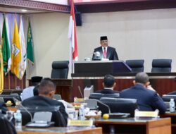 Pj Gubernur Safrizal Serahkan Rancangan Perubahan KUA dan PPAS 2024 kepada DPRA