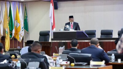 Pj Gubernur Safrizal Serahkan Rancangan Perubahan KUA dan PPAS 2024 kepada DPRA