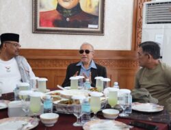 Kebersamaan Pj Gubernur Safrizal dan Wali Nanggroe Aceh Malik Mahmud di Bandara SIM