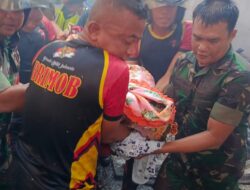 Babinsa Kodim 0118/Subulussalam Serma Heri Suherman Berjibaku Selamatkan Warga dari Kebakaran