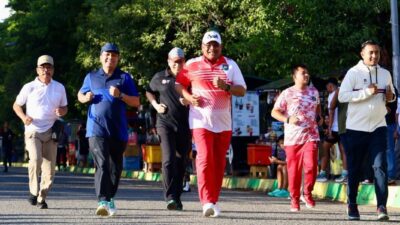 Peringatan Bulan PRB 2024, Pj Gubernur Safrizal Kalungkan Medali untuk Juara Run For Resilience