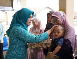 Pj Ketua Tim Penggerak PKK Aceh Buka Kegiatan Edukasi dan Sedekah Pangan di Limpok