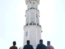Simbol Kepedulian dan Pengabdian TNI, Prajurit Kodam IM Bersihkan Menara Masjid Raya Baiturrahman
