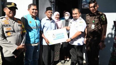 Pj Bupati Iswanto Apresiasi Penyaluran Listrik Gratis bagi Masyarakat Kurang Mampu
