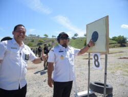 Meriahkan HUT ke-79 Brimob, Pj Bupati Iswanto Ikuti Kejuaraan Menembak Eksekutif
