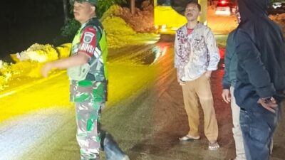 Babinsa Lae Ikan, Garcep Tangani Longsor Dijalan Nasional Subulussalam – Sidikalang