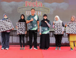 Dandim 0101/KBA dan Ketua Persit KCK Cabang XXVII Turut Meriahkan Pesta Dekranasda Aceh Besar