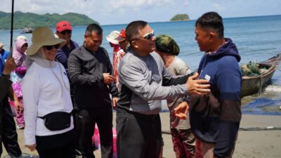 Pangdam Iskandar Muda Berikan Bantuan Rumpon untuk Nelayan Lamteungoh