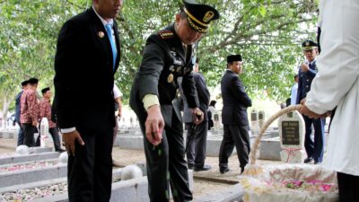 Peringati Hari Pahlawan, Dandim 0101/Kota Banda Aceh Hadiri Upacara Ziarah Nasional di TMP