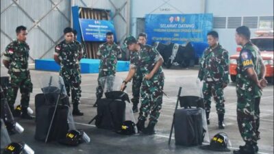 Danlanud Maimun Saleh Tinjau Kesiapan Pasukan Anti Huru Hara