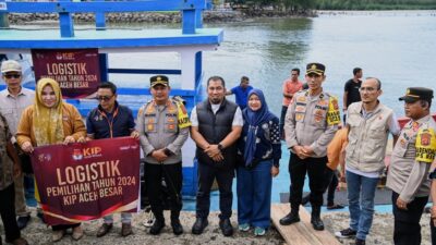Pj Bupati Aceh Besar Lepas Logistik Pilkada untuk Kecamatan Pulo Aceh