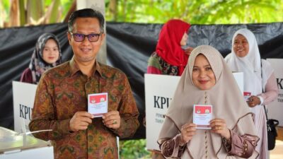 Pilkada di Nagan Raya Berjalan Lancar, Pj Bupati Iskandar Coblos di TPS Gampong Lueng Baro