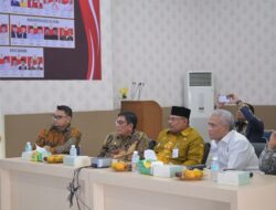 Pj Gubernur Safrizal Pantau Hasil Perhitungan Suara Sementara Pilkada di Aceh