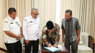 Pemkab Aceh Besar Terima Hibah Tanah dari Keuchik Gampong Seungko Meulat