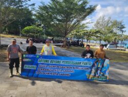 Pesantren Al Mujaddid dan DLHK Sabang Bersihkan Pantai Kasih dan Paradiso