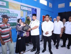 Peringati HKSN, Pj Bupati Aceh Besar Muhammad Iswanto Salurkan Bantuan Sosial
