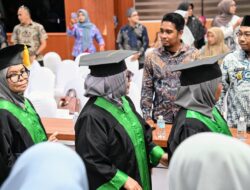 Plt Kadinsos Aceh Besar Hadiri Wisuda Akbar Sekolah Lansia 