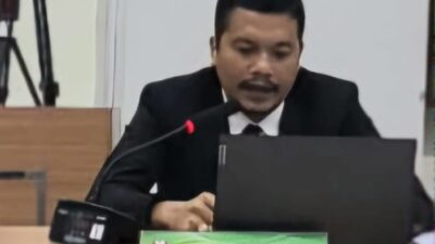 Model Hadih Maja Antarkan Alfian Raih Gelar Doktor di UPI Bandung