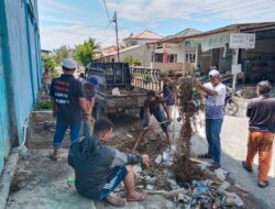 Cegah Banjir di Pusat Kota Meulaboh, Gampong Kuta Padang Pelopori Bersihkan Drainase