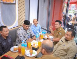 Kala Pj Gubernur Aceh, Pj Wali Kota Banda Aceh dan Pj Bupati Aceh Besar Makan Siang di Gerai UKM Aceh
