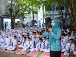 PJ Ketua PKK Sosialisasi Pencegahan Bullying dan Kesehatan Reproduksi di SMP Negeri 4