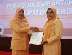 Dihadiri Plt Sekda Bahrul Jamil, Ketua DWP Aceh Besar Diserahterimakan