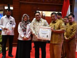 Diterima Plt Sekda Bahrul Jamil, Aceh Besar Raih Predikat Kepatuhan Pelayanan Publik 2024