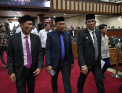 Plt Sekda Aceh Hadiri Paripurna DPRA, Tetapkan Peraturan Tata Tertib