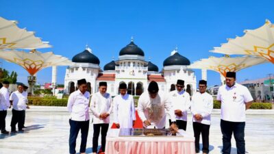 Pj Gubernur Safrizal Resmikan Rehabilitasi Payung Elektrik dan Lantai Masjid Raya Baiturrahman