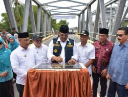 Pj Gubernur Safrizal Resmikan Jembatan Tutu Panyang Samalanga
