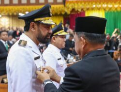 Mualem-Dek Fadh Dilantik Jadi Gubernur dan Wagub Aceh
