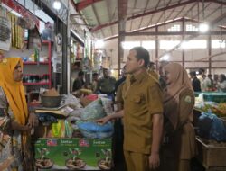 Jelang Ramadhan, Wakil Gubernur Fadhlullah Tinjau Aktifitas Pasar Almahira